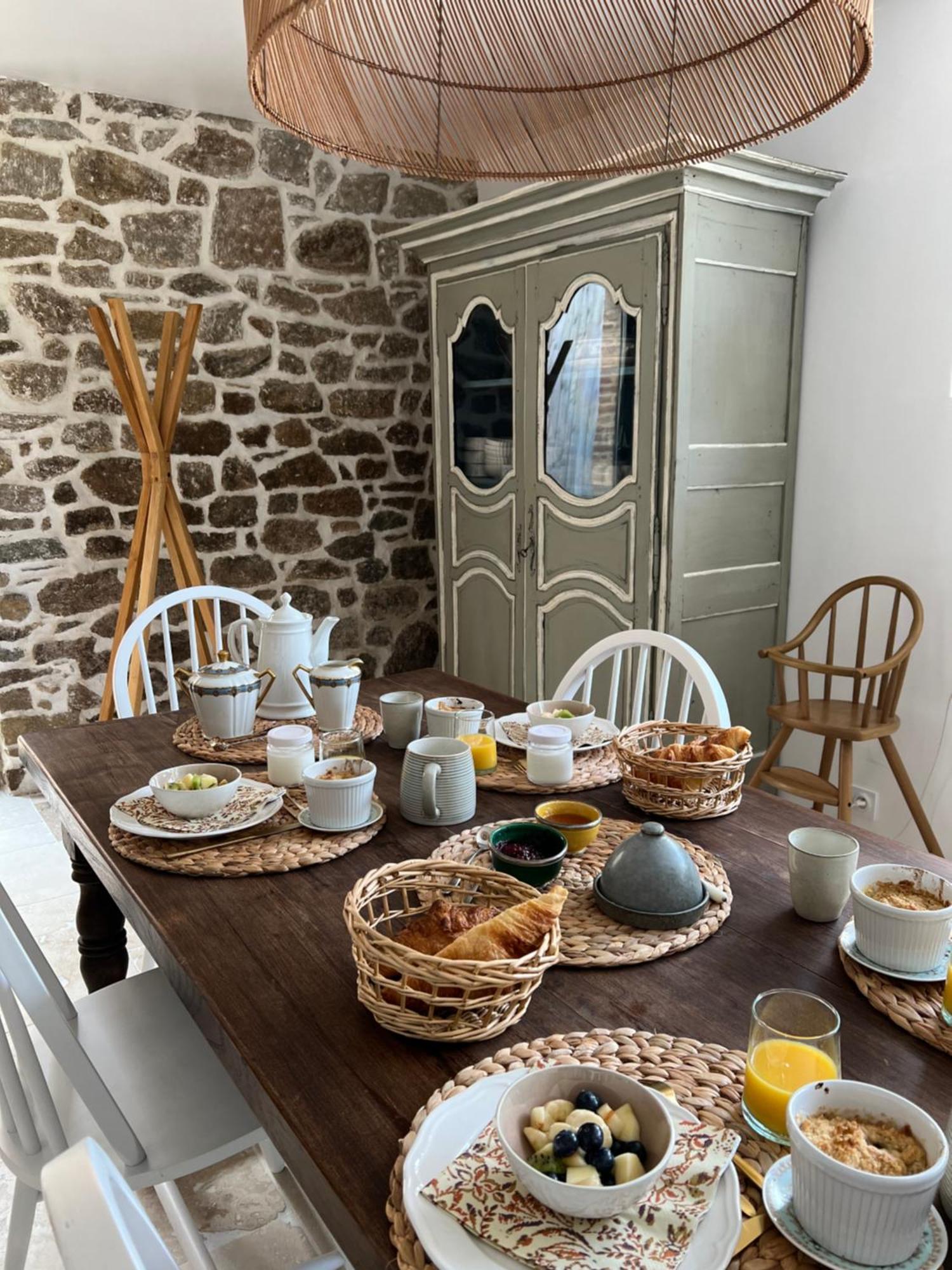 Le Logis De La Lettre Bed & Breakfast Tinténiac Dış mekan fotoğraf